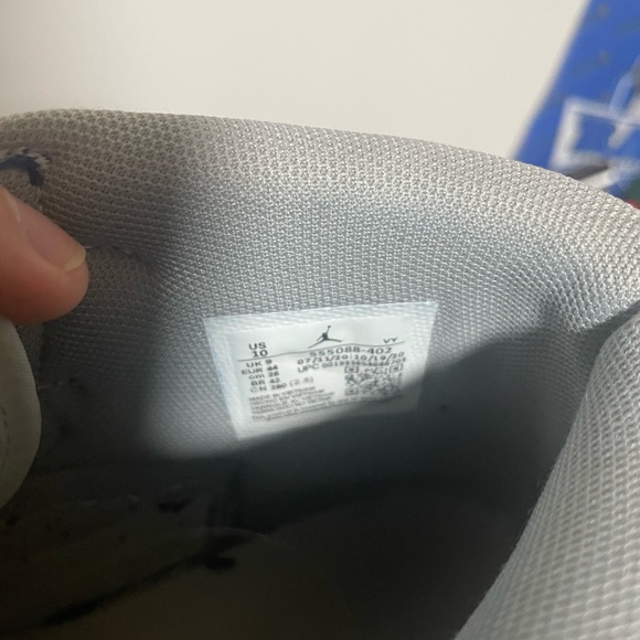 Jordan 1 Hyper Royal Size 10 - Picture 6 of 6